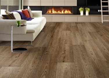 Линолеум когда-то был одним из самых популярных напольных покрытий благодаря своей доступности, простоте в укладке и легкости в уходе.
